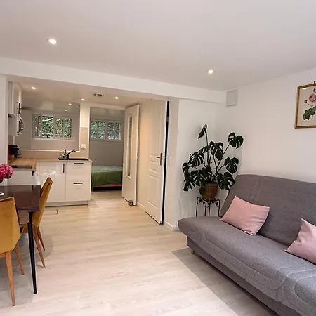 Apartment Maison Jouanno - Escape, Private Garden, 10min From Orly *